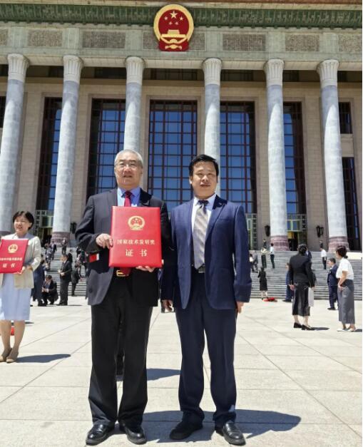 复旦大学材料科学系武利民率领团队再获国家技术发明二等奖